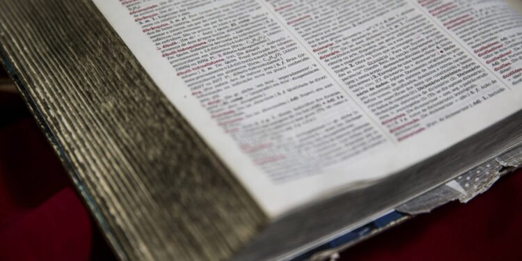 Evolução dos dicionários revela como idiomas são dinâmicos – 22/03/2025 – Ilustrada