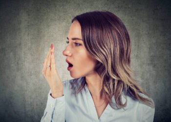 Mau hálito: de onde vem e como resolver – 10/03/2025 – Equilíbrio