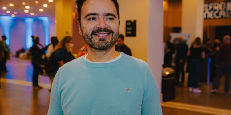 Daniel Ortiz encaminha renovação com Globo até 2027 – 19/03/2025 – Outro Canal