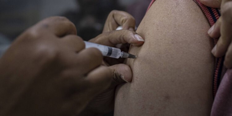 Em 2024, a cada 5 idosos internados por gripe, um morreu – 27/03/2025 – Equilíbrio e Saúde