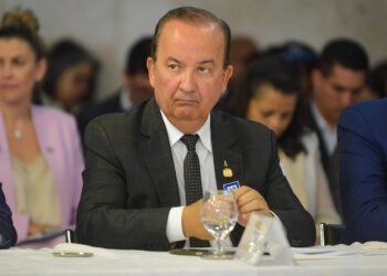 SC proíbe nas escolas músicas sobre crimes, sexo e drogas – 31/01/2025 – Educação