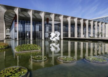 Futuro embaixador na Guiné-Bissau é autor de desenho de pênis com asas, diz jornal – 20/03/2025 – Mundo