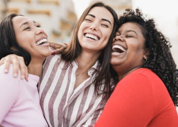 Por que os jovens de todo o mundo estão mais infelizes – 20/03/2025 – Equilíbrio