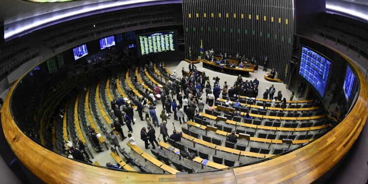 Governistas buscam centrão para ‘equilibrar’ comissões na Câmara – 31/03/2025 – Painel