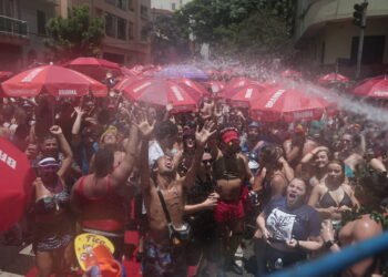 Foliões do país vão enfrentar muito calor no Carnaval 2025 – 28/02/2025 – Cotidiano