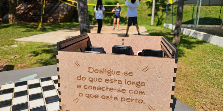 MEC publica cartilha sobre uso de celular em escolas – 31/01/2025 – Educação