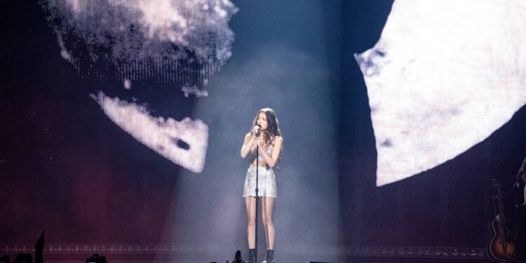 Olivia Rodrigo mostra por que é fenômeno em primeiro show no Brasil – 27/03/2025 – Ilustrada