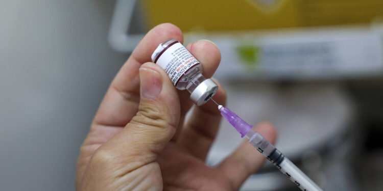 Vacina da Covid reduz risco cardiovascular no câncer – 14/03/2025 – Equilíbrio e Saúde