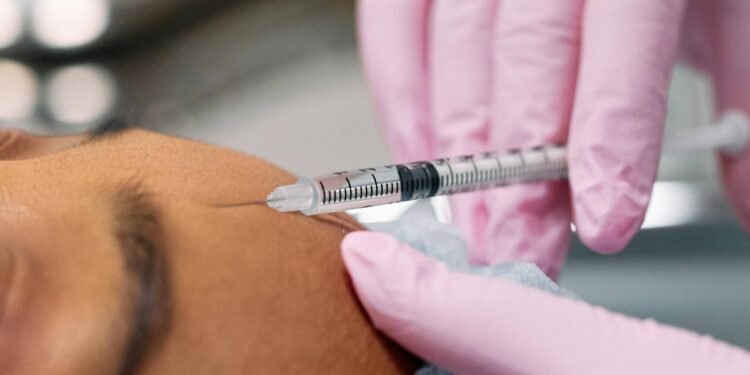 Anvisa alerta risco de botulismo por uso de botox – 13/03/2025 – Equilíbrio e Saúde