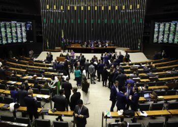 Câmara aprova projeto que resgata emendas canceladas – 18/03/2025 – Poder