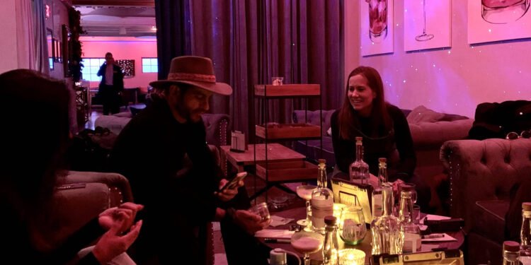 Veja a destilaria em que você pode fazer o seu próprio gim – 14/01/2025 – Turismo