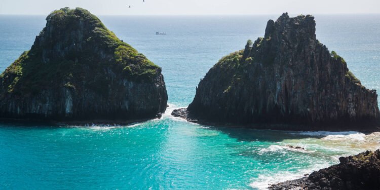 Turistas invadem área proibida para tirar fotos em Noronha – 14/01/2025 – Turismo