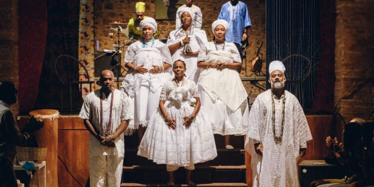 Peça ‘O Candomblé da Barroquinha’ acompanha filha de santo – 09/02/2025 – Guia Negro