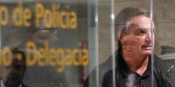 Denúncia contra Bolsonaro tem pontos robustos e frágeis