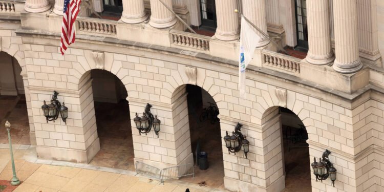 Trump quer cortar 65% do pessoal de agência ambiental – 26/02/2025 – Ambiente