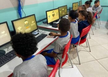 TVs box piratas viram computadores para escolas públicas – 10/03/2025 – Educação