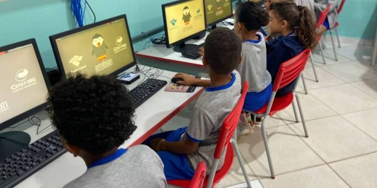 TVs box piratas viram computadores para escolas públicas – 10/03/2025 – Educação
