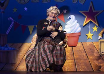 Eduardo Sterblicht usa absurdo em Uma Babá Quase Perfeita – 11/03/2025 – Ilustrada