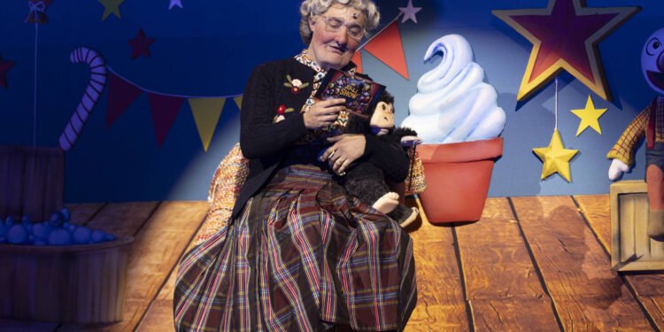 Eduardo Sterblicht usa absurdo em Uma Babá Quase Perfeita – 11/03/2025 – Ilustrada