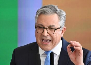 Padilha anuncia abertura de 2,2 mil vagas no Mais Médicos – 17/03/2025 – Equilíbrio e Saúde