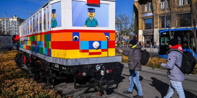 Lego se firma como maior fabricante de brinquedos do mundo – 12/03/2025 – Mercado