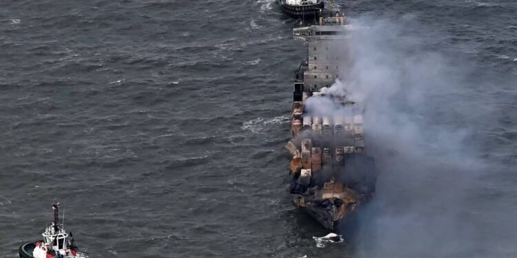 Momento que navios colidem no Reino Unido; veja vídeo – 12/03/2025 – Mundo