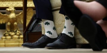 Trump se distrai com meias de Vance em homenagem à Irlanda – 13/03/2025 – Mundo