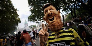 Milei propõe PL que criminaliza torcidas organizadas – 17/03/2025 – Mundo