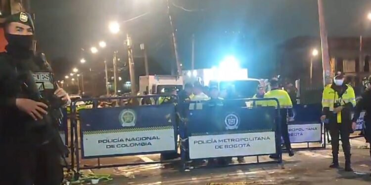 Explosão de granada em Bogotá deixa três mortos – 13/03/2025 – Mundo