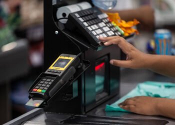 Saiba como evitar cair em golpes no Dia do Consumidor – 14/03/2025 – Mercado