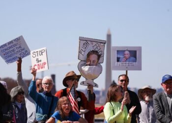 EUA: Justiça determina que governo recontrate funcionários – 13/03/2025 – Mundo