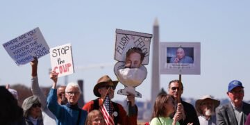 EUA: Justiça determina que governo recontrate funcionários – 13/03/2025 – Mundo