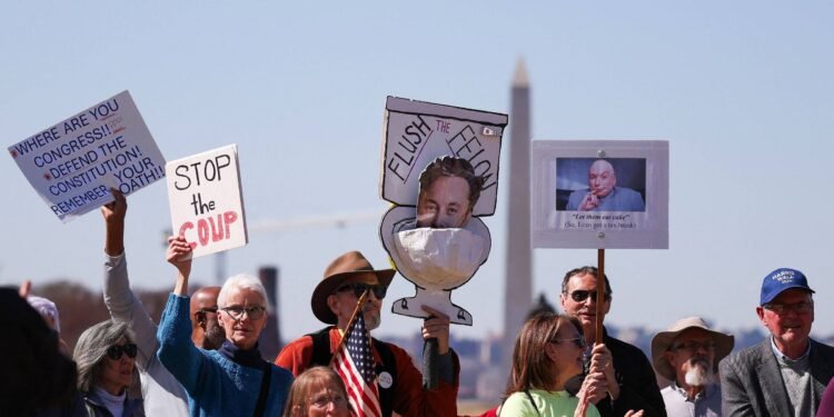 EUA: Justiça determina que governo recontrate funcionários – 13/03/2025 – Mundo