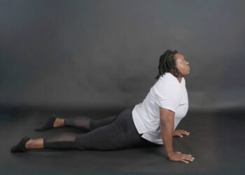 5 exercícios de alongamento para desacelerar após o treino – 13/03/2025 – Equilíbrio