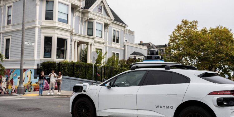 Táxis autonômos da Waymo receberam 589 multas em 2024 – 14/03/2025 – Mercado