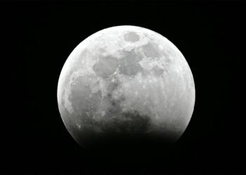 Veja fotos do eclipse lunar total desta sexta-feira (14) – 14/03/2025 – Ciência