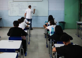 ‘Sem luz’ é dizer que o sentido de ‘aluno’ é esse – 12/02/2025 – Sérgio Rodrigues