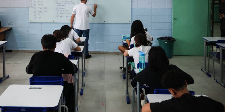 ‘Sem luz’ é dizer que o sentido de ‘aluno’ é esse – 12/02/2025 – Sérgio Rodrigues