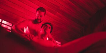 Beleza Fatal causa furor em sauna gay e interrompe pegacão – 21/03/2025 – Ilustrada