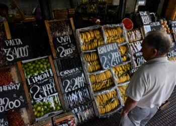 Inflação mensal da Argentina sobe para 2,4% em fevereiro – 14/03/2025 – Mercado