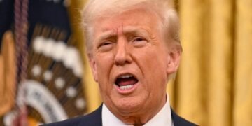 Trump diz que Apple vai transferir fábricas para os EUA – 21/02/2025 – Tec