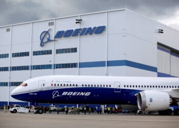 Boeing 787 pode ficar US$ 40 milhões mais caro com tarifas – 14/03/2025 – Mercado
