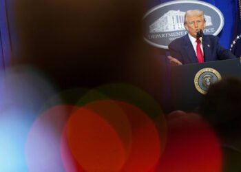 Trump chama veículos de imprensa críticos a ele de ilegais – 14/03/2025 – Mundo