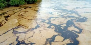 Vazamento de petróleo provoca emergência no Equador – 15/03/2025 – Ambiente