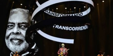 Gilberto Gil encarna a obra em estreia de última turnê – 16/03/2025 – Ilustrada