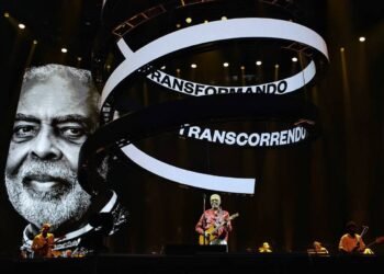 Gilberto Gil encarna a obra em estreia de última turnê – 16/03/2025 – Ilustrada