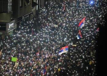 Sérvia: Multidão protesta contra corrupção – 16/03/2025 – Mundo