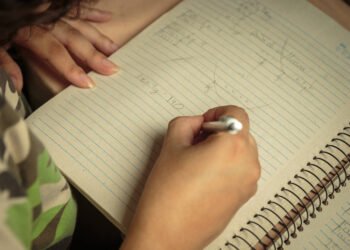 Por que a matemática assusta tanta gente? – 18/03/2025 – Lorena Hakak