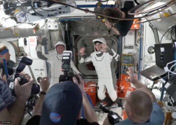 Astronautas da Nasa iniciam retorno à Terra após 9 meses – 18/03/2025 – Ciência