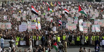 Houthis do Iêmen reivindicam novo ataque a navios dos EUA – 18/03/2025 – Mundo